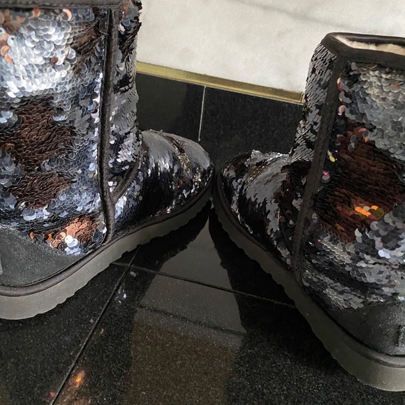 UGG Classic II Short Glitter Boots - Picture 6 of 9